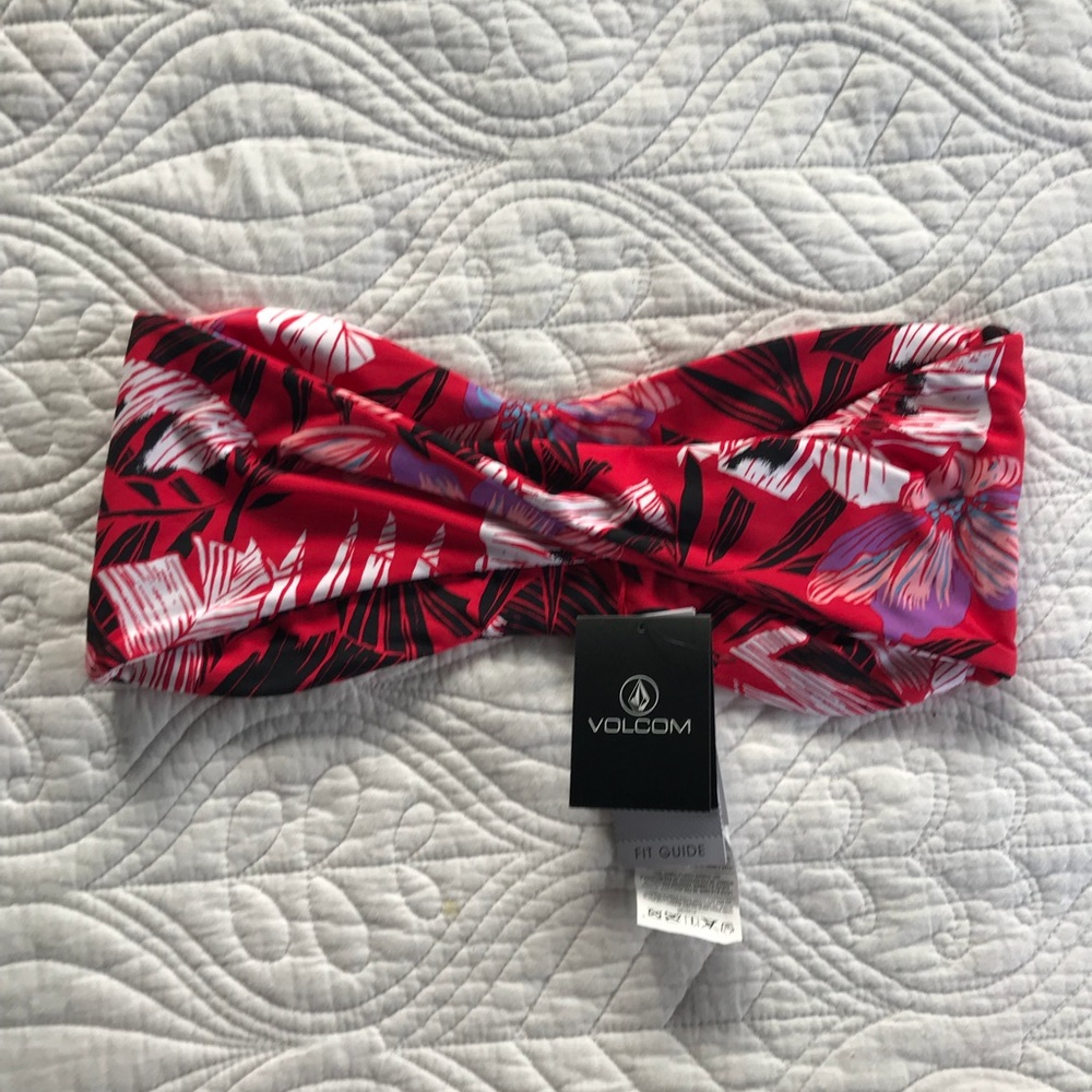 NWT!! VOLCOM REVERSABLE BIKINI TOP❤️ - Picture 2 of 8